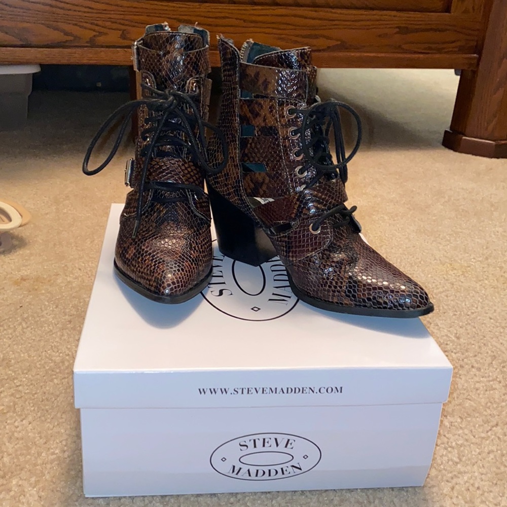 Steve Madden Palermo Brown Snake Boots size 7.5